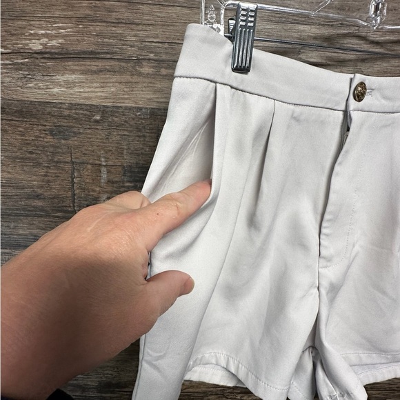 SHEIN High Waist White Shorts with Tailored Fit - Picture 5 of 8